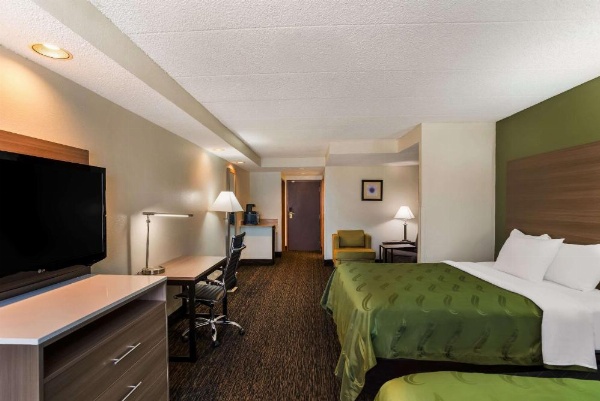 Quality Suites Milwaukee Airport image 21