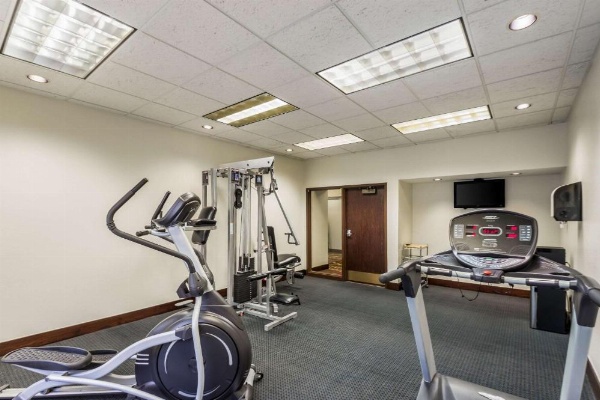 Quality Suites Milwaukee Airport image 24