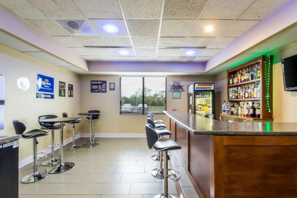 Quality Suites Milwaukee Airport image 29